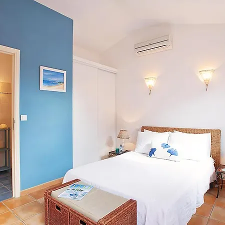 Sleeps 6 Pool Air Con Wifi