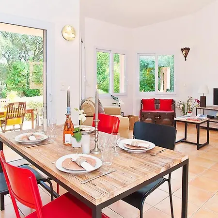 Villa Sleeps 6 Pool Air Con Wifi