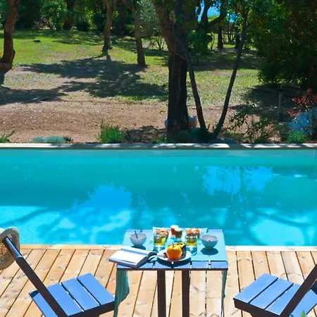Sleeps 6 Pool Air Con Wifi Pinarellu
